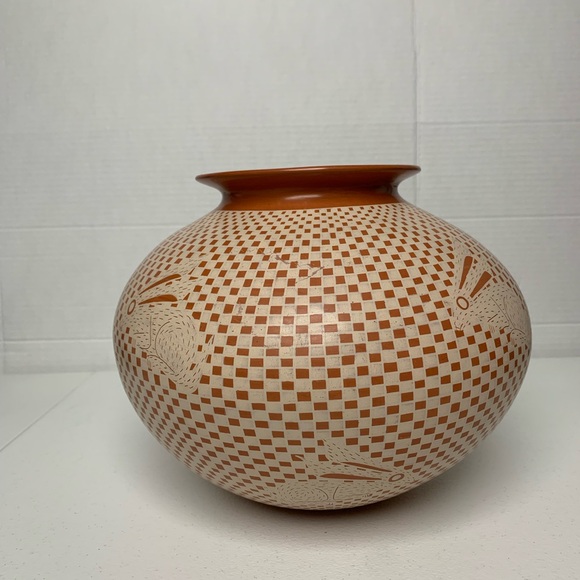 Roberto Manuelos Mata Ortiz Rabbit Pottery vase - Picture 3 of 8